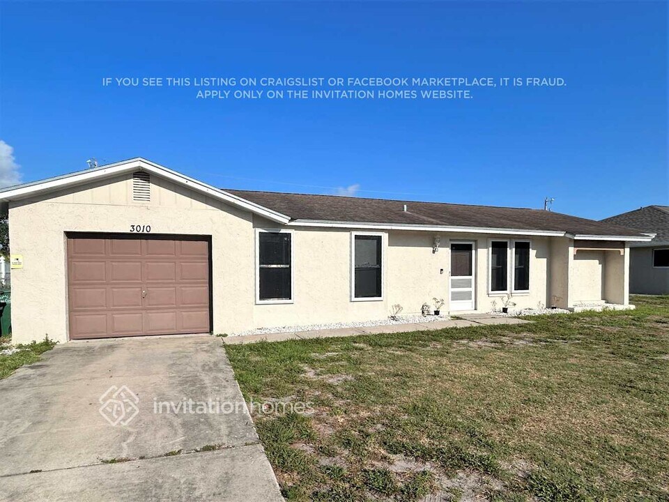3010 SE 15th Pl in Cape Coral, FL - Building Photo