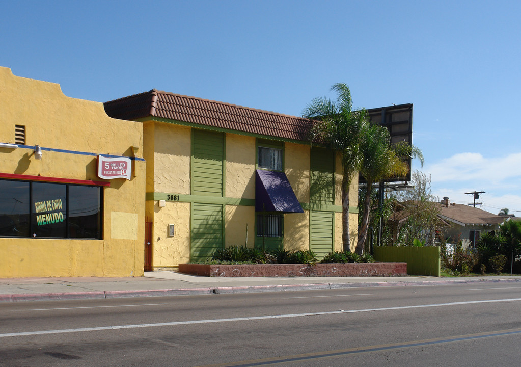 3681 Fairmount Ave in San Diego, CA - Building Photo