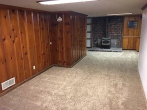 950 N Old Manor Rd in Wichita, KS - Foto de edificio - Building Photo