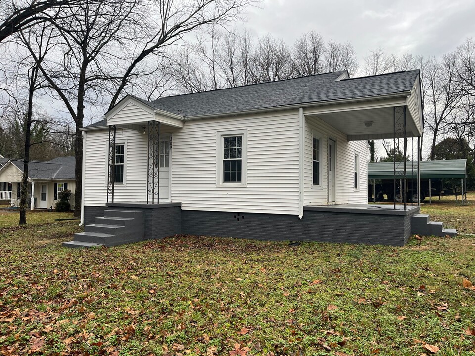 309 Fields St in Greensboro, NC - Building Photo