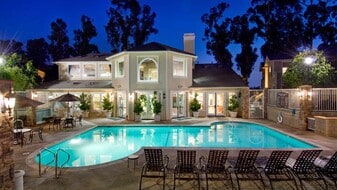 Via Ventura Apartments in Ventura, CA - Building Photo