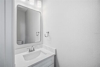 2409 W Fig St in Tampa, FL - Building Photo - Building Photo