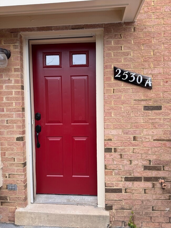 2530 Fairfax Dr, Unit A in Arlington, VA - Building Photo - Building Photo