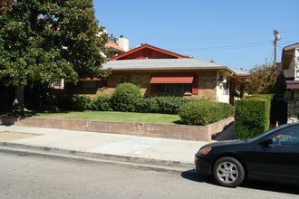 228 N Cedar St in Glendale, CA - Building Photo - Building Photo