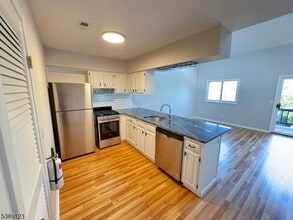 2 Stowe Ct in Vernon, NJ - Building Photo - Building Photo