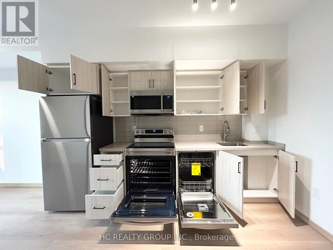 3429-3429 Sheppard Ave E in Toronto, ON - Building Photo - Building Photo
