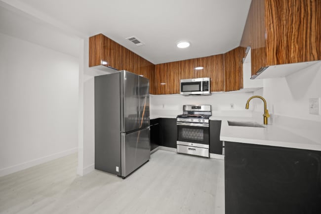 920 Everett St, Unit 5 in Los Angeles, CA - Building Photo - Building Photo