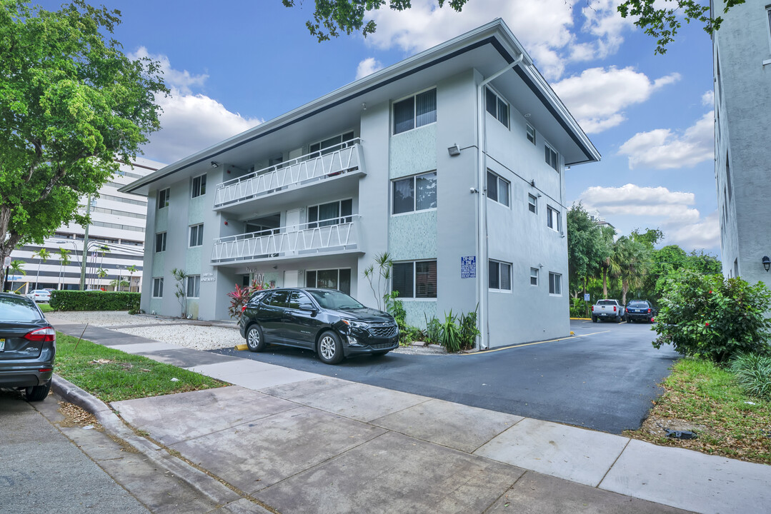 Santina Apartments in Coral Gables, FL - Building Photo