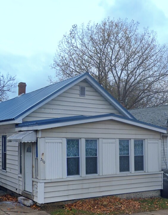 230 Wallace St in Erie, PA - Foto de edificio