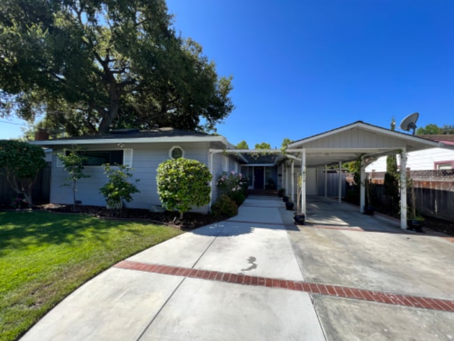 419 Okeefe St in Menlo Park, CA - Building Photo - Building Photo