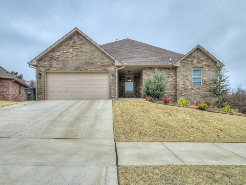 2209 Paraiso Way in Edmond, OK - Building Photo