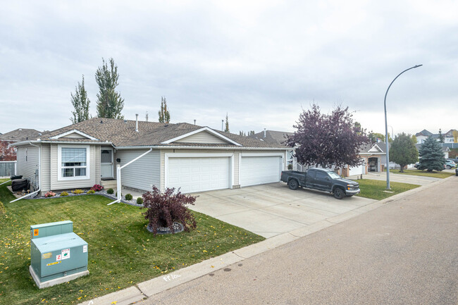 3 Hillcrest Crt in Spruce Grove, AB - Building Photo - Primary Photo