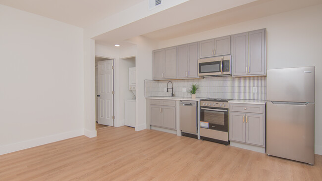 1629 W Virginia Ave NE, Unit 3 in Washington, DC - Building Photo - Building Photo