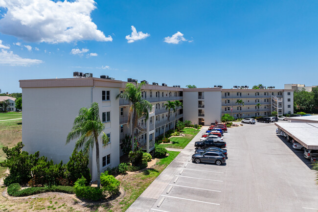 Seven Lakes Condominiums in Ft. Myers, FL - Building Photo - Building Photo