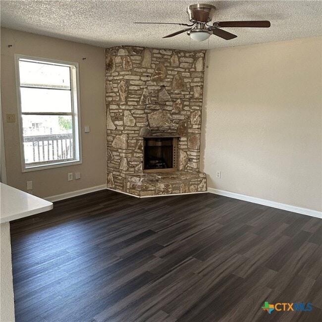 608 Bracewood Cir-Unit -D in San Marcos, TX - Foto de edificio - Building Photo