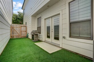 5905 Petty St in Houston, TX - Building Photo - Building Photo