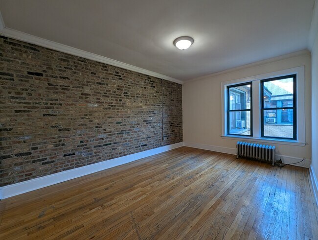 2332.5 N Spaulding Ave in Chicago, IL - Building Photo - Building Photo