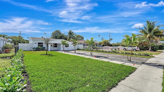 1950 NE 179th St in North Miami Beach, FL - Building Photo - Building Photo