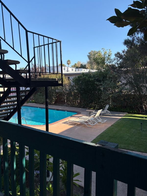 26015 Narbonne Ave in Lomita, CA - Foto de edificio - Building Photo