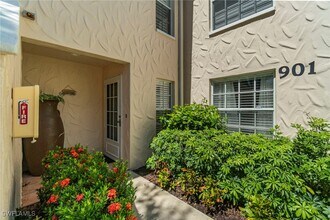102 Tuscana Ct in Naples, FL - Building Photo - Building Photo