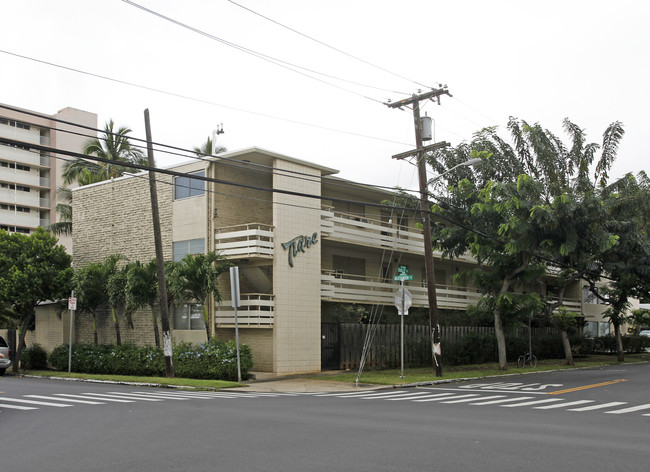 Tiare Apartments in Honolulu, HI - Building Photo - Building Photo