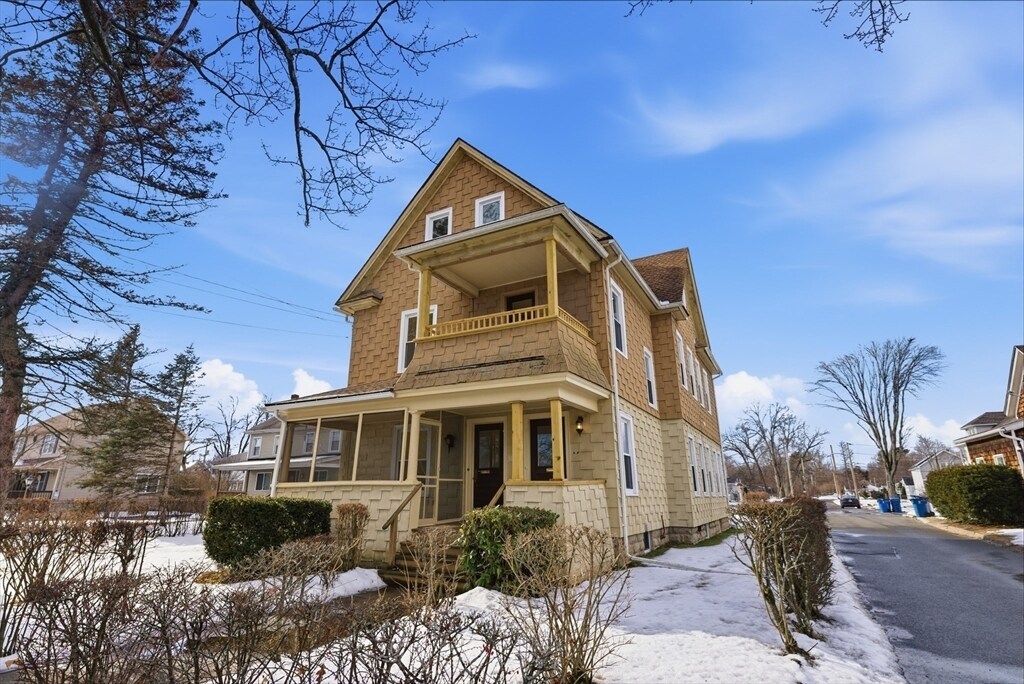 33 North Blvd in West Springfield, MA - Building Photo