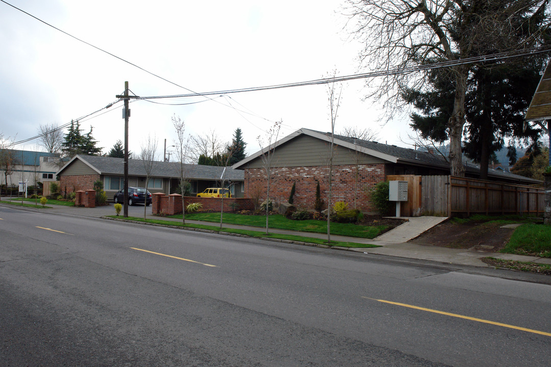 9334 N Lombard St in Portland, OR - Building Photo