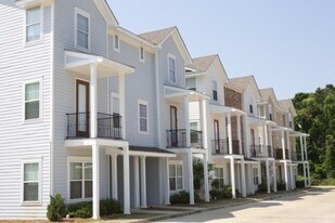 West 100 in Oxford, MS - Building Photo
