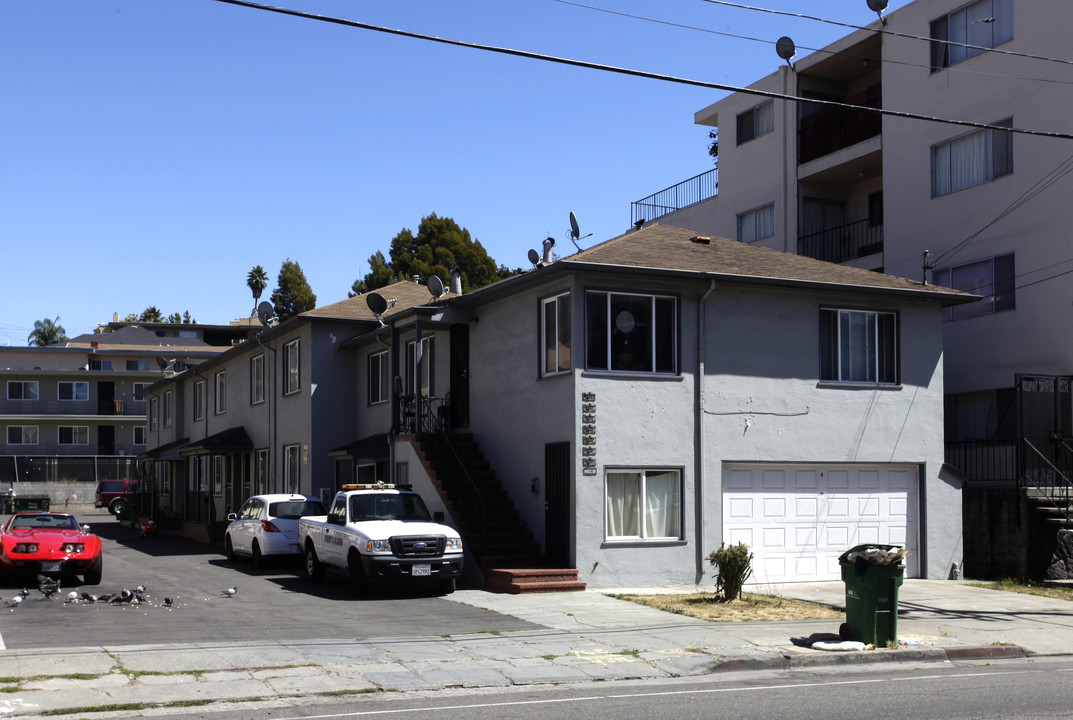 2564 Fruitvale Ave in Oakland, CA - Building Photo