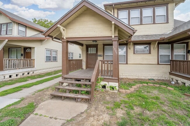property at 1331 N Waco Ave