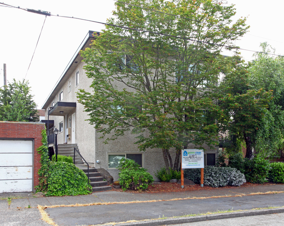 Crown Hill Apartments in Seattle, WA - Foto de edificio