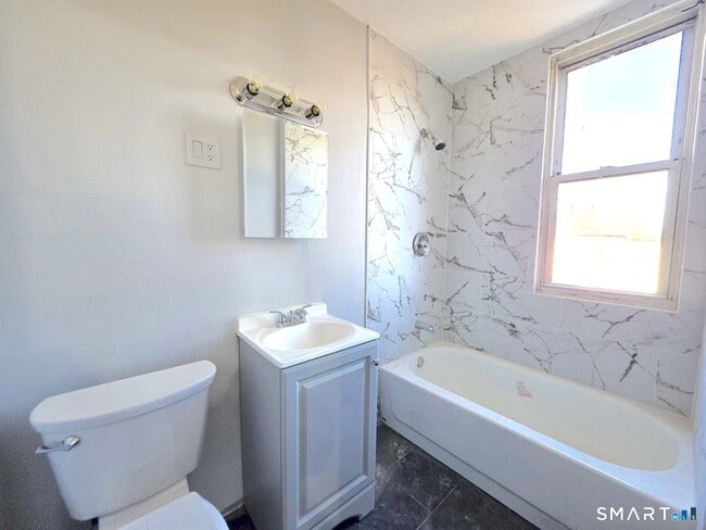 241 Congress Ave in Waterbury, CT - Building Photo - Building Photo