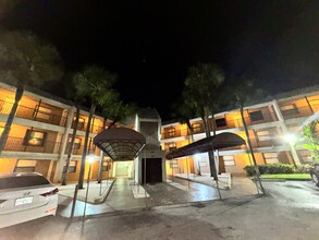 8773 Shadow Wood Blvd, Unit Shadow wood in Coral Springs, FL - Building Photo - Building Photo