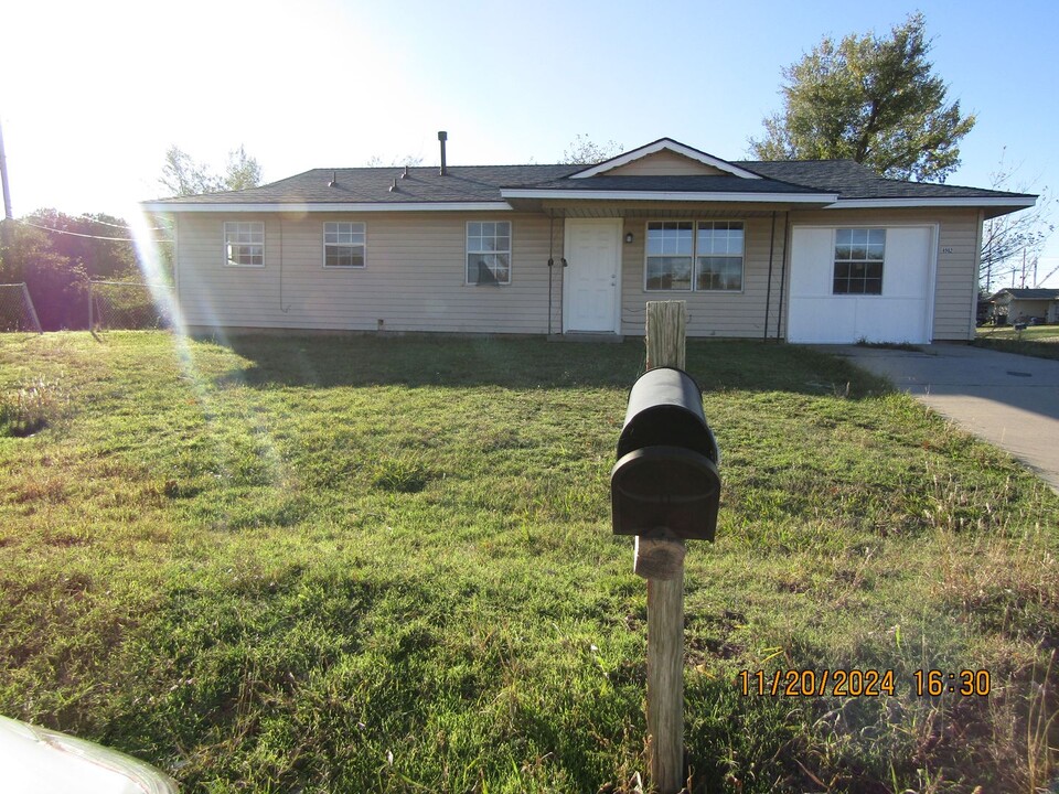 4902 NW Ozmun Ave in Lawton, OK - Foto de edificio