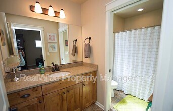 3318 SW 28th St in Redmond, OR - Building Photo - Building Photo
