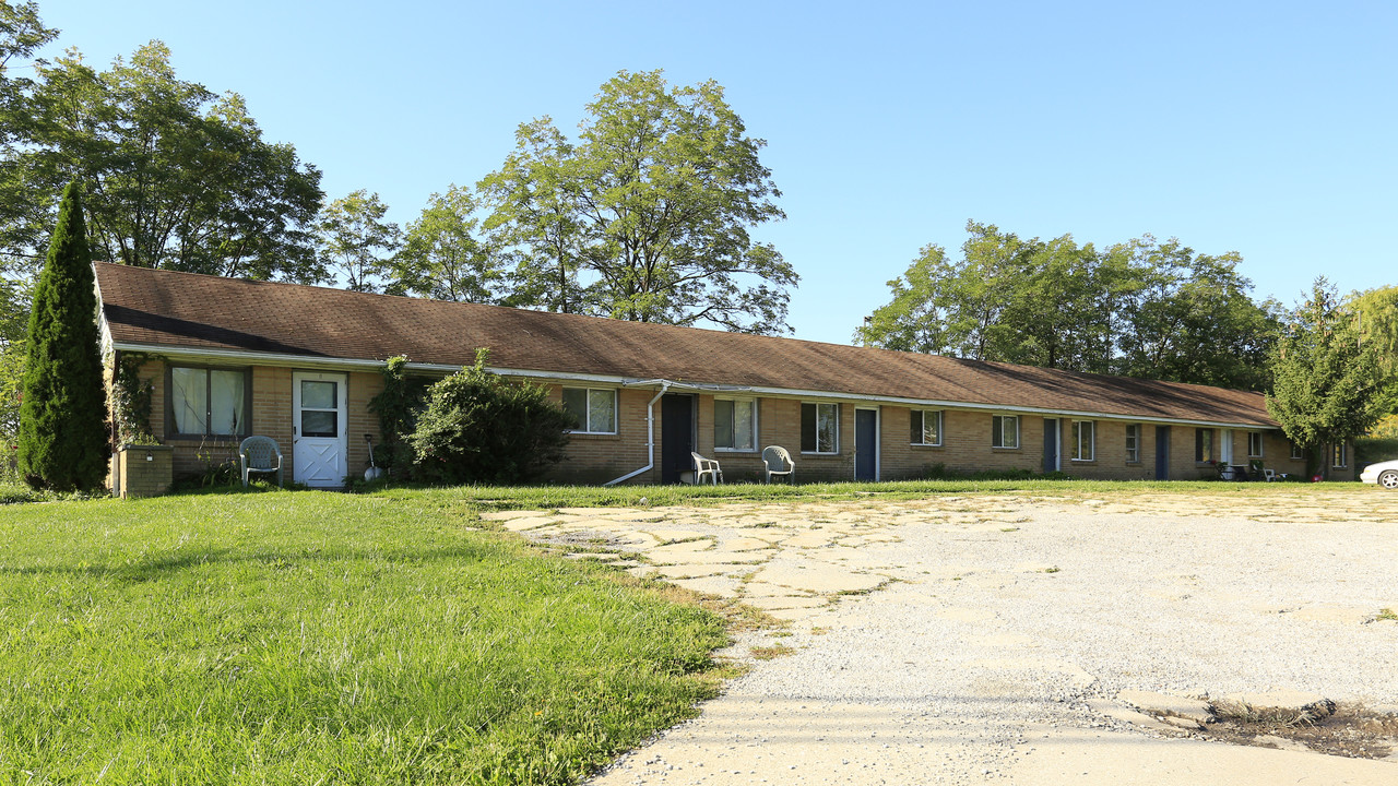 357 Center St in Chardon, OH - Foto de edificio