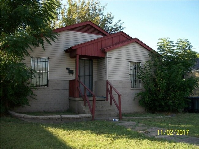 property at 2213 Lea Crest Dr