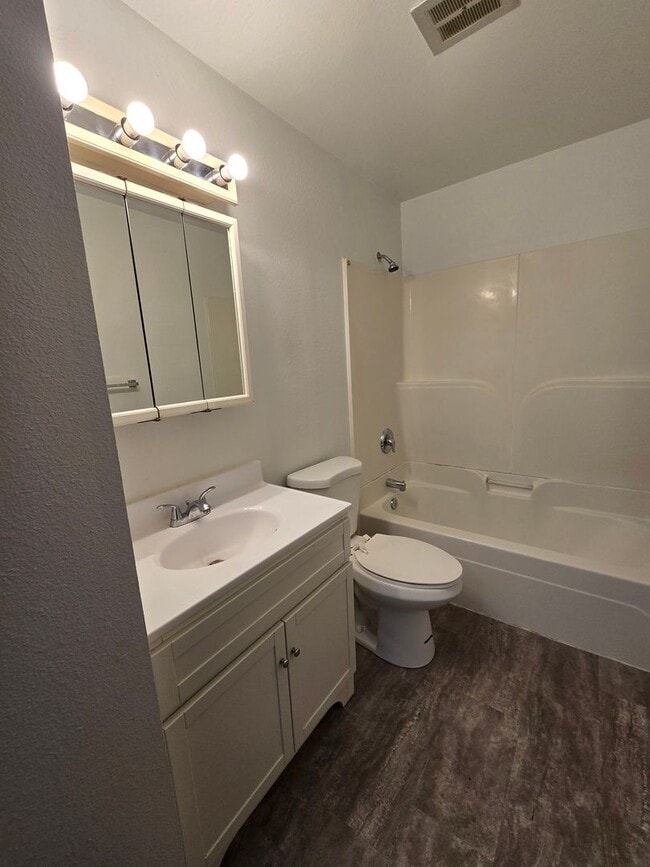 1818 W 5th St in Port Angeles, WA - Building Photo - Building Photo