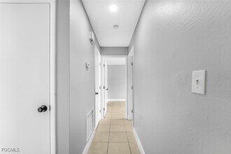 2935 SE 15th Pl in Cape Coral, FL - Building Photo - Building Photo