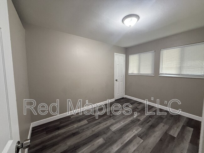 10877 Spring Garden Dr in St. Louis, MO - Building Photo - Building Photo
