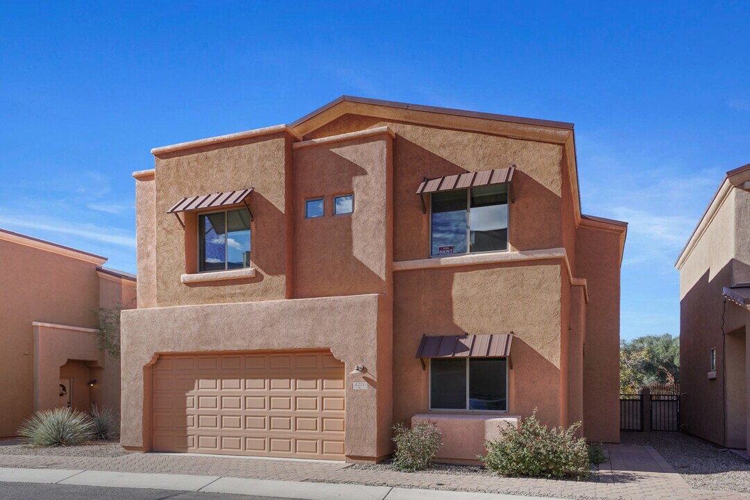 4271 N Golden Ridge Ln in Tucson, AZ - Building Photo