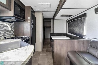 14500 Carver Dr in Miami, FL - Building Photo - Building Photo