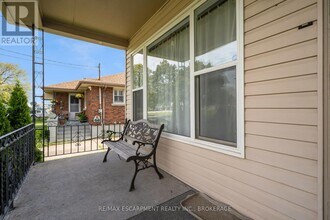 16 Golden Blvd E in Welland, ON - Building Photo - Building Photo