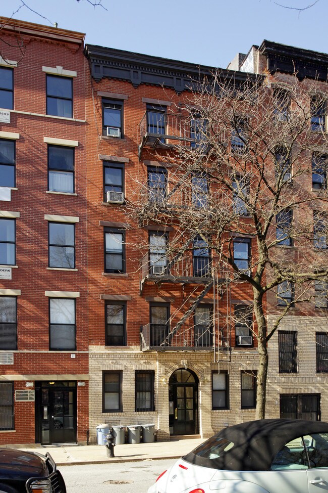 162 E 7th St in New York, NY - Foto de edificio - Building Photo