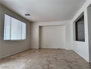 8513 Titania Ct in Las Vegas, NV - Building Photo - Building Photo