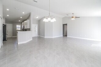 8 Bradford Ct in Poinciana, FL - Building Photo - Building Photo