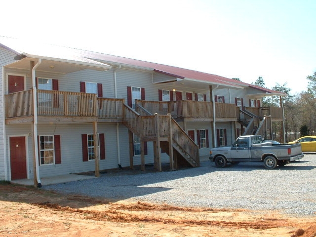 Red Cut Apartment in Chatsworth, GA - Building Photo