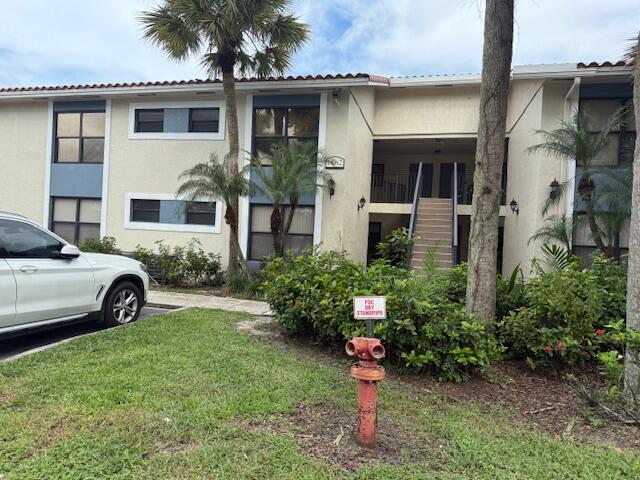 1562 Lake Crystal Dr in West Palm Beach, FL - Building Photo