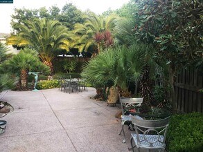 100 Elegans Ct in San Ramon, CA - Building Photo - Building Photo