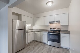 Maple Grove in Hazel Park, MI - Building Photo